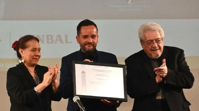 La poesía se impone, Christian Peña recibe el 69º Premio Xavier Villaurrutia