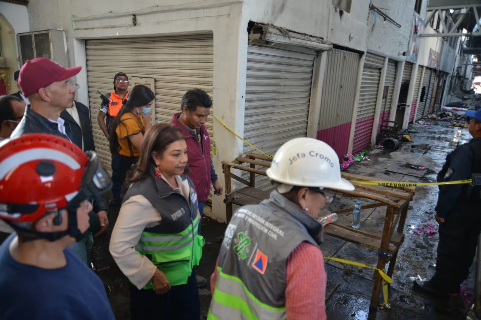 Brugada se compromete a apoyar a afectados por incendio en la Central de Abasto