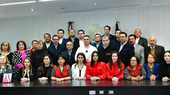 Senadores propietarios y suplentes del PRI ratifican voto en contra de la reforma judicial