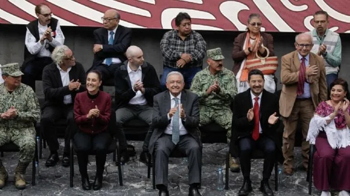 “Dios existe”: AMLO celebra que entregará la banda presidencial a Sheinbaum