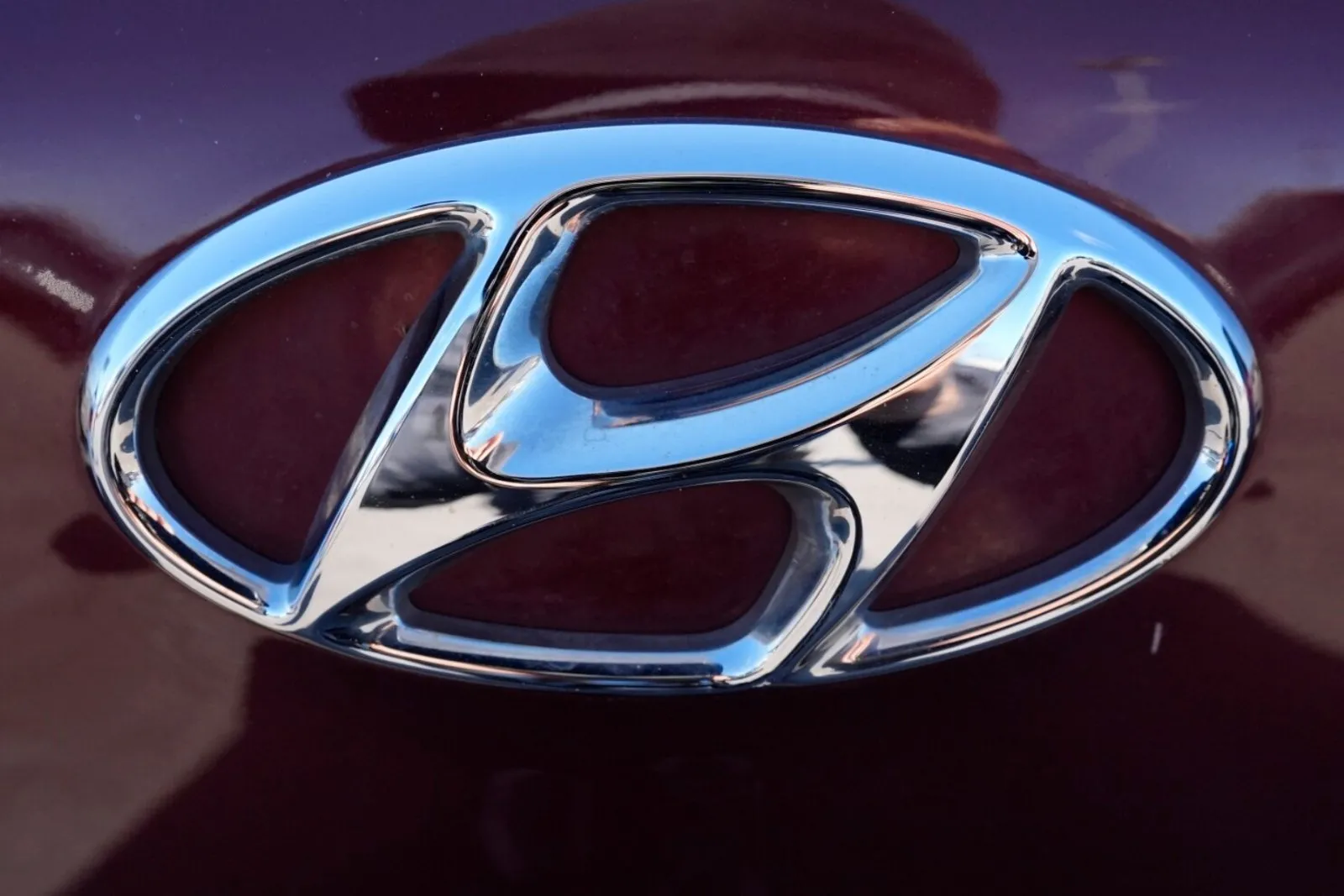 Hyundai retira más de 226 mil autos y SUVs para reparar cámaras traseras defectuosas