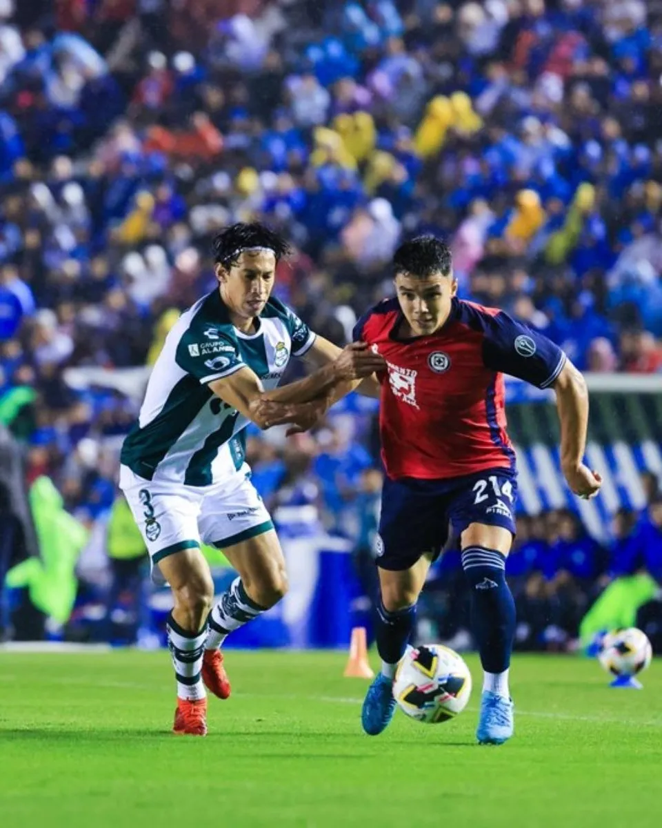 Cruz Azul se impone 2-0 a Santos y asegura el liderato en el Torneo Apertura 2024 (Video)