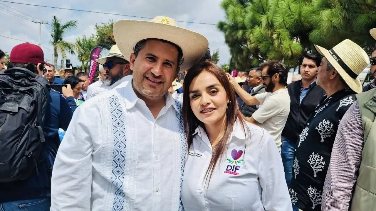 Proponen a Grecia Quiroz, viuda de Carlos Manzo, como alcaldesa de Uruapan