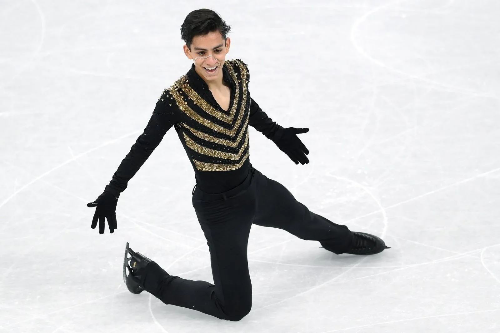 Donovan Carrillo gana plata en la Challenge Cup de patinaje artístico