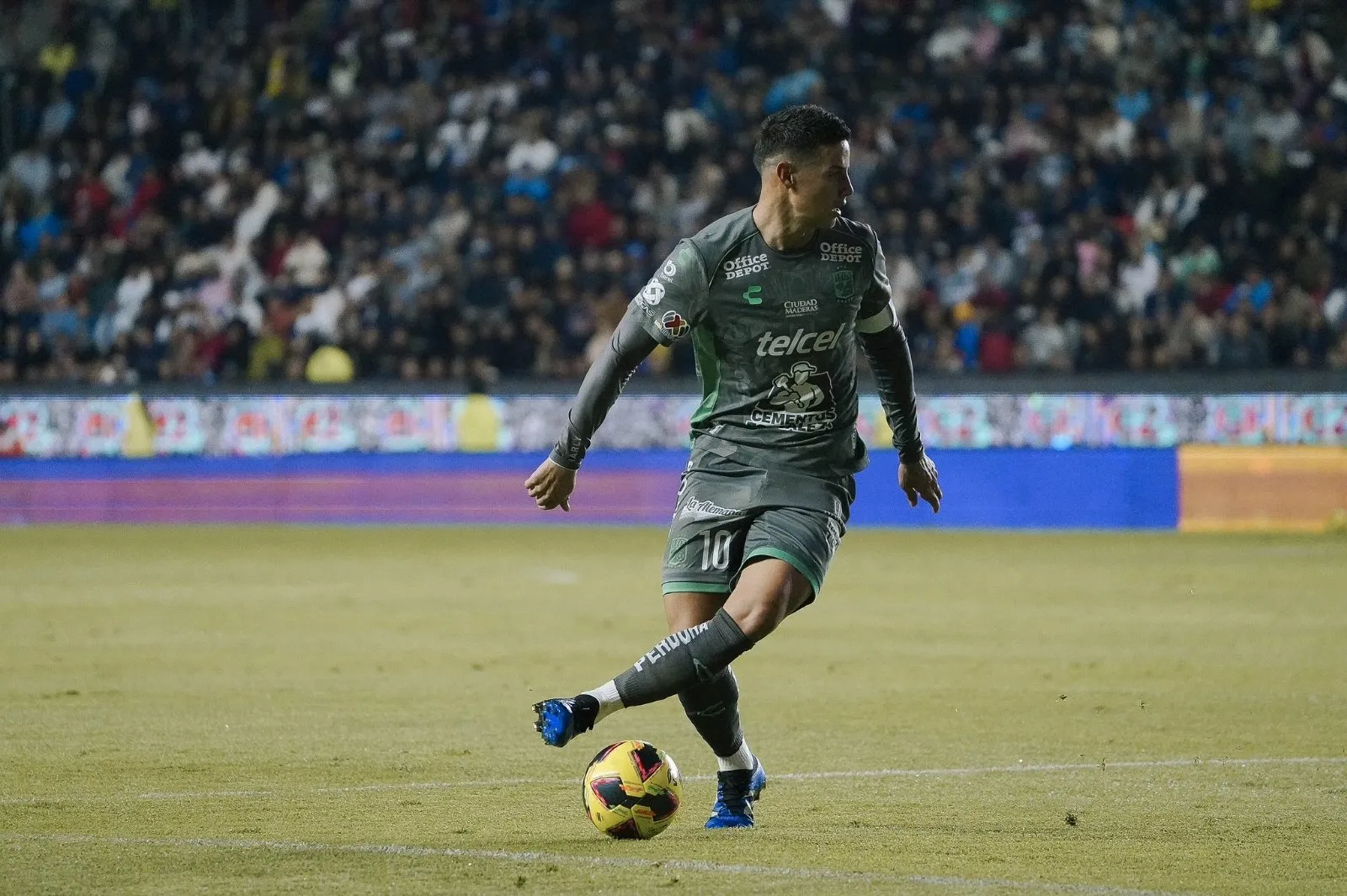 León de James Rodríguez vence a Pachuca y se trepa al primer sitio en México (Video)