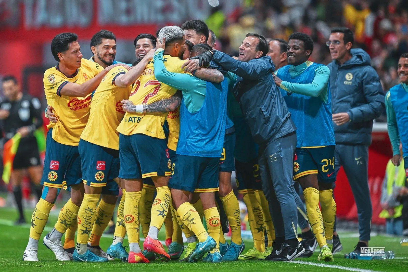 América avanza a semifinales de la Liga MX; venció 4-0 en el global a Toluca (Videos)