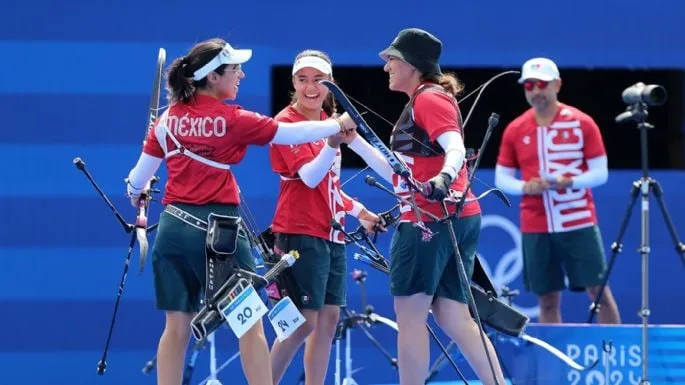 Critican a la Conade de colgarse de la medalla de bronce del equipo femenil de tiro con arco