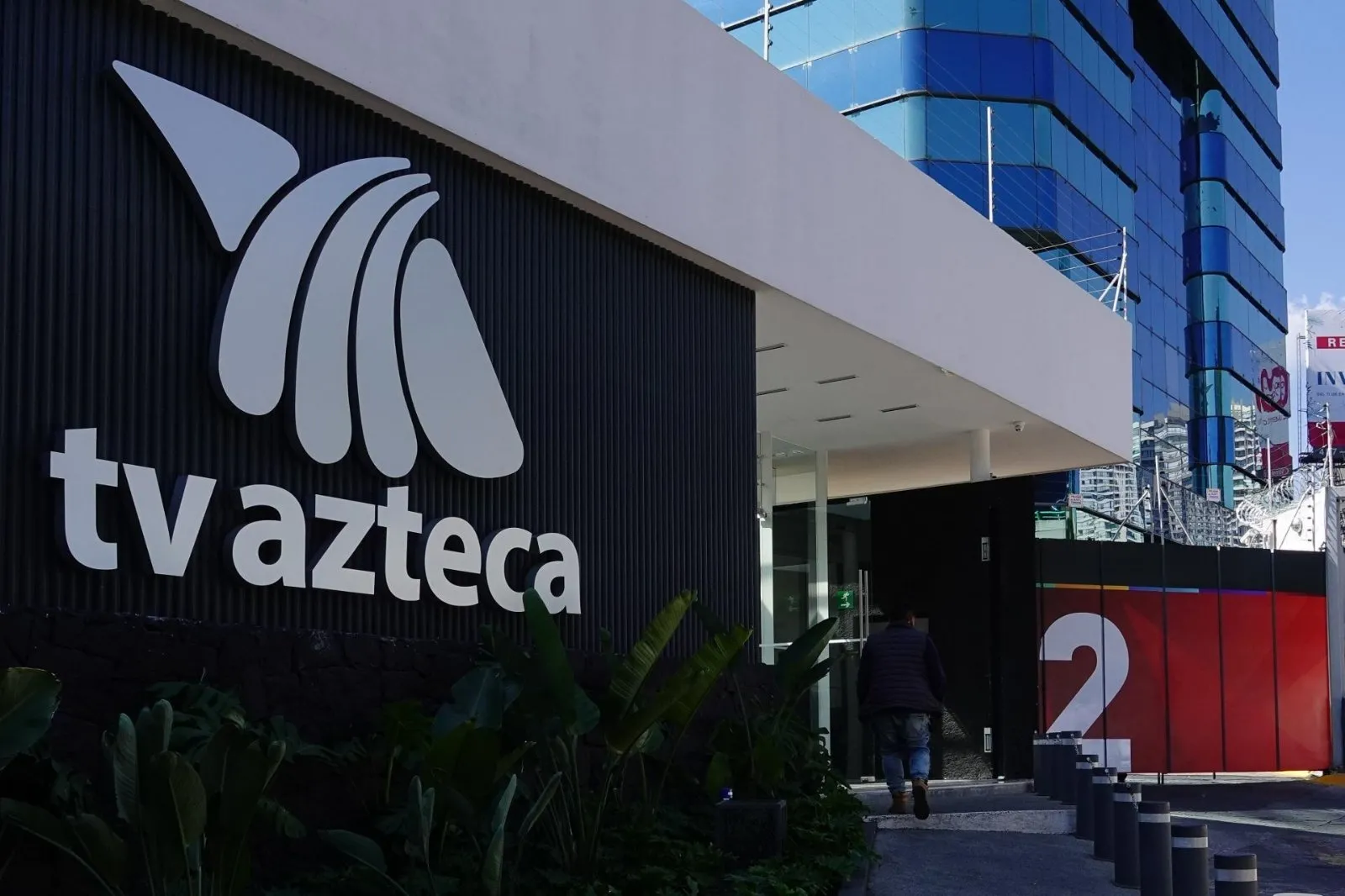 Secretaría de Economía pide desestimar caso contra México por deuda de TV Azteca en EU