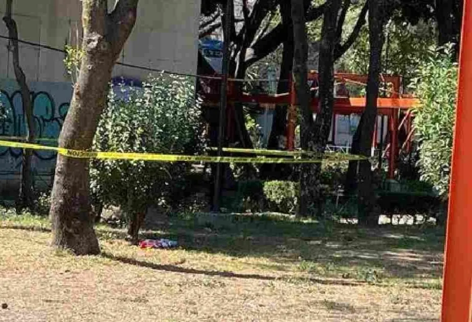 Cuerpo de una mujer es hallado dentro de un tambo en Tlatelolco; vecinos protestan