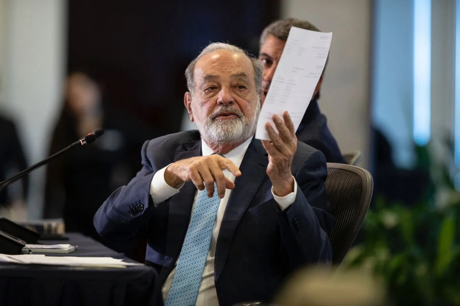 América Móvil de Carlos Slim recorta 62.8% su beneficio en 2024