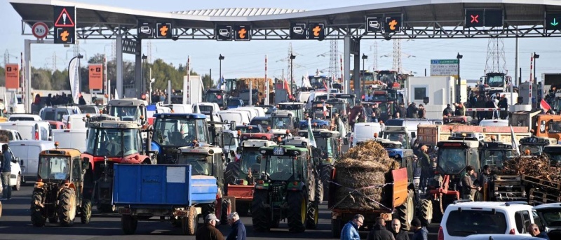 FRANCIA: LAS PROTESTAS DE LOS AGRICULTORES CONTINUAN