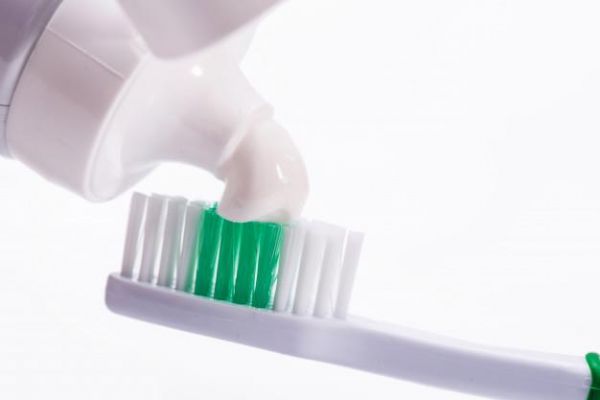 La relación del anticongelante con la pasta de dientes
