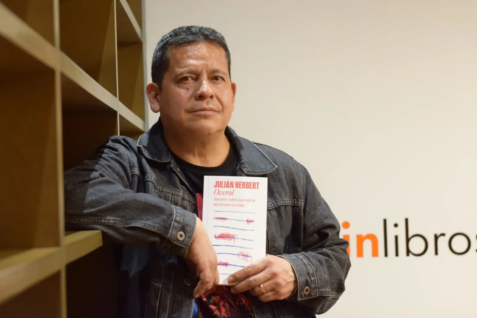 Julián Herbert ofrece en “Overol” un análisis crítico sobre la literatura mexicana contemporánea