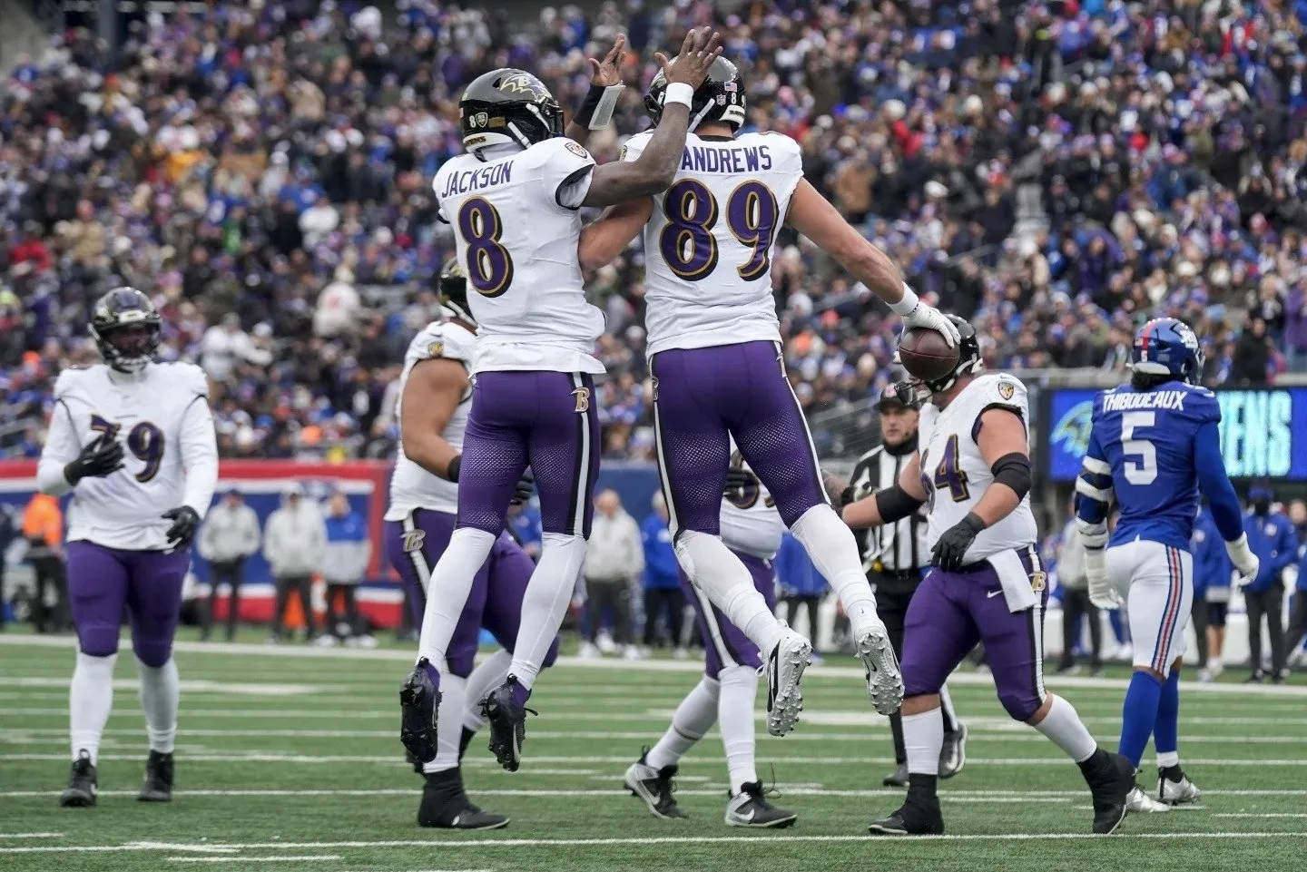 Jackson lanza 5 pases de TD y Ravens envía a Giants a su novena derrota consecutiva