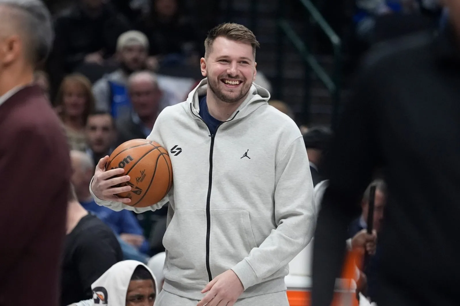 Oficializan traspaso de Luka Doncic a Lakers y Anthony Davis a Mavs mediante canje colosal