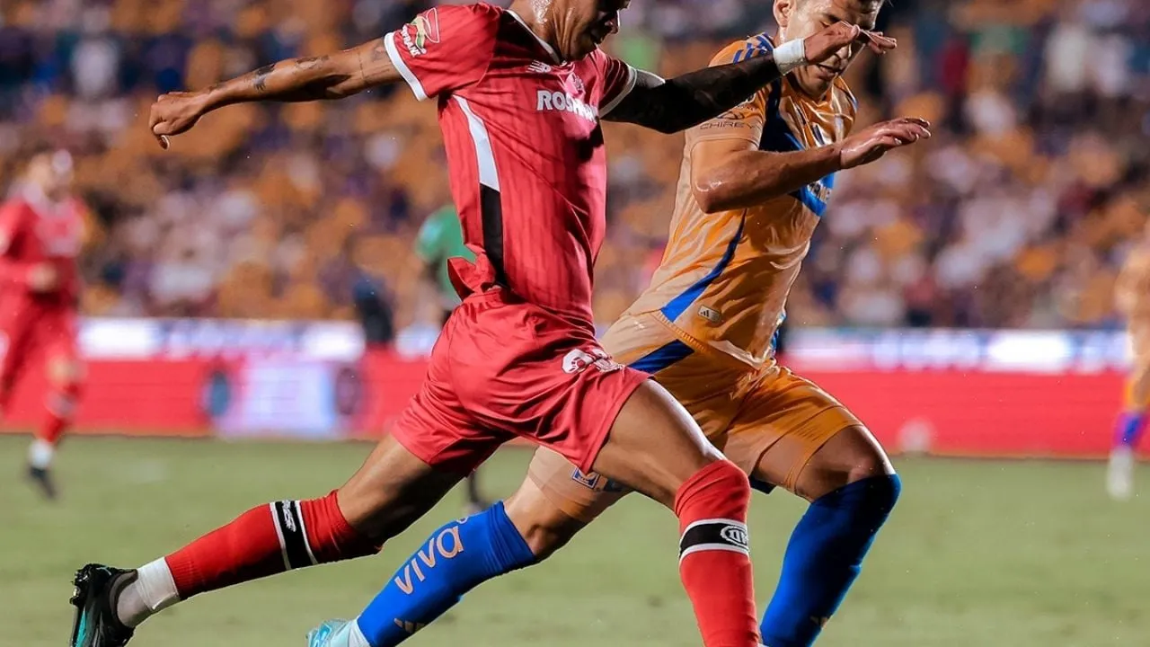 Con gol del portugués Paulinho, Toluca rescata empate ante Tigres en semifinal mexicana (Video)