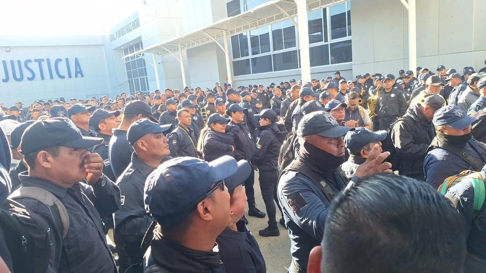 Estalla paro de policías de Oaxaca por presunto despido masivo de elementos