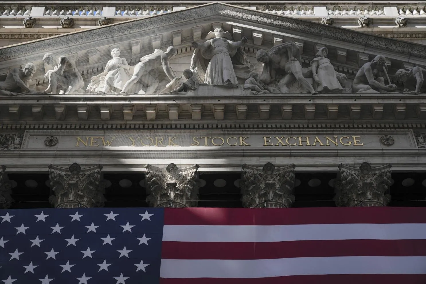 Wall Street vuelve a caer tras anuncio de Trump sobre aranceles