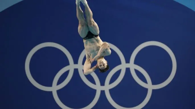 Osmar Olvera avanza a la final de trampolín individual en París 2024 (Video)