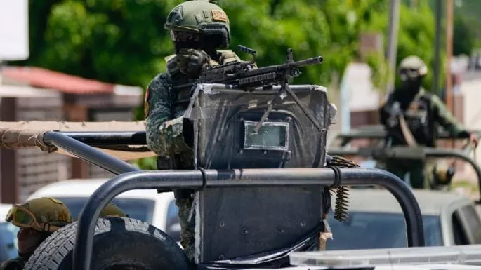 Arriban más militares a Culiacán en medio de nuevos enfrentamientos y asesinatos