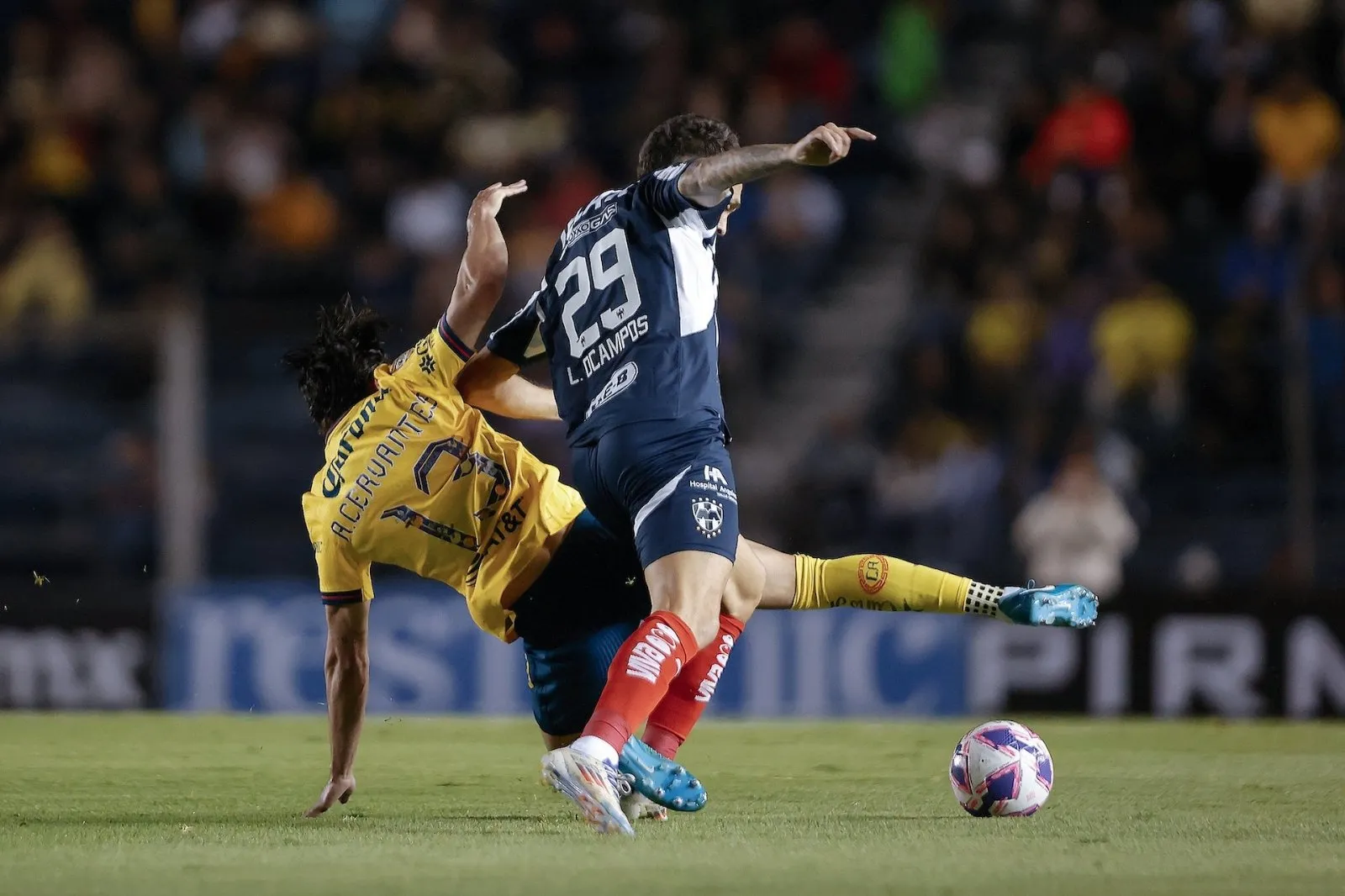 Fidalgo anota gol y el América vence al Monterrey para mantenerse en zona de repesca