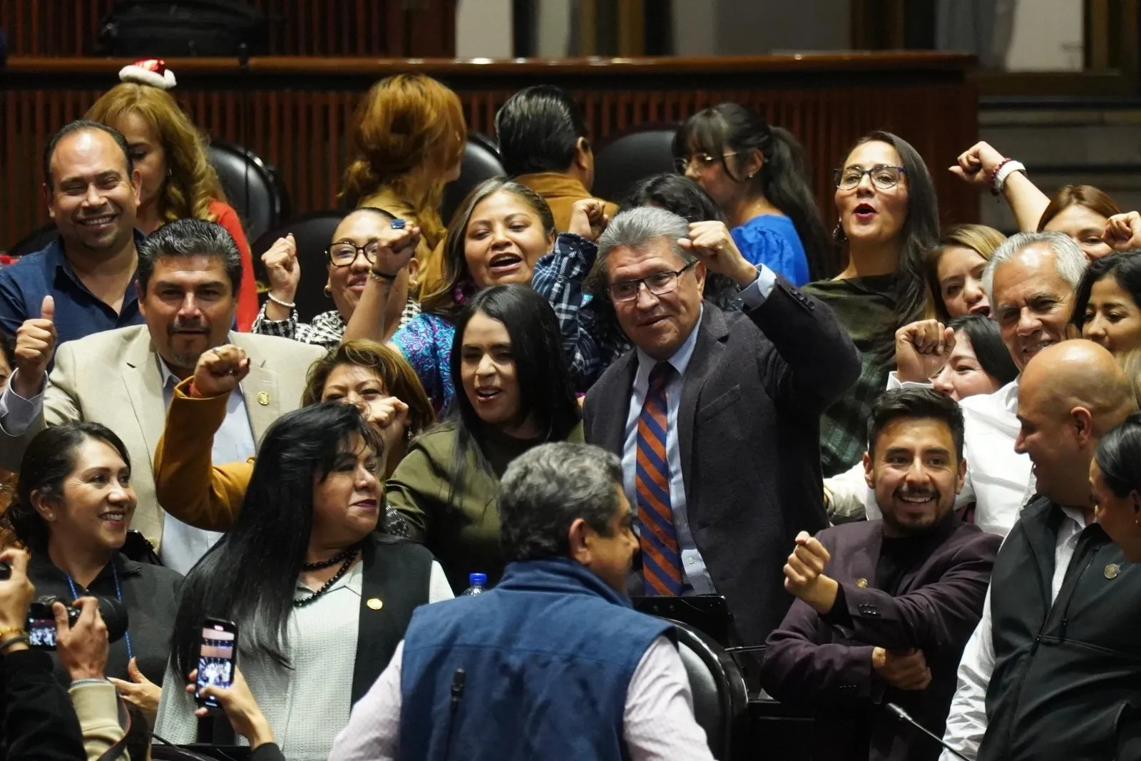 Diputados de Morena dan su apoyo a Monreal ante enfrentamiento con Adán Augusto