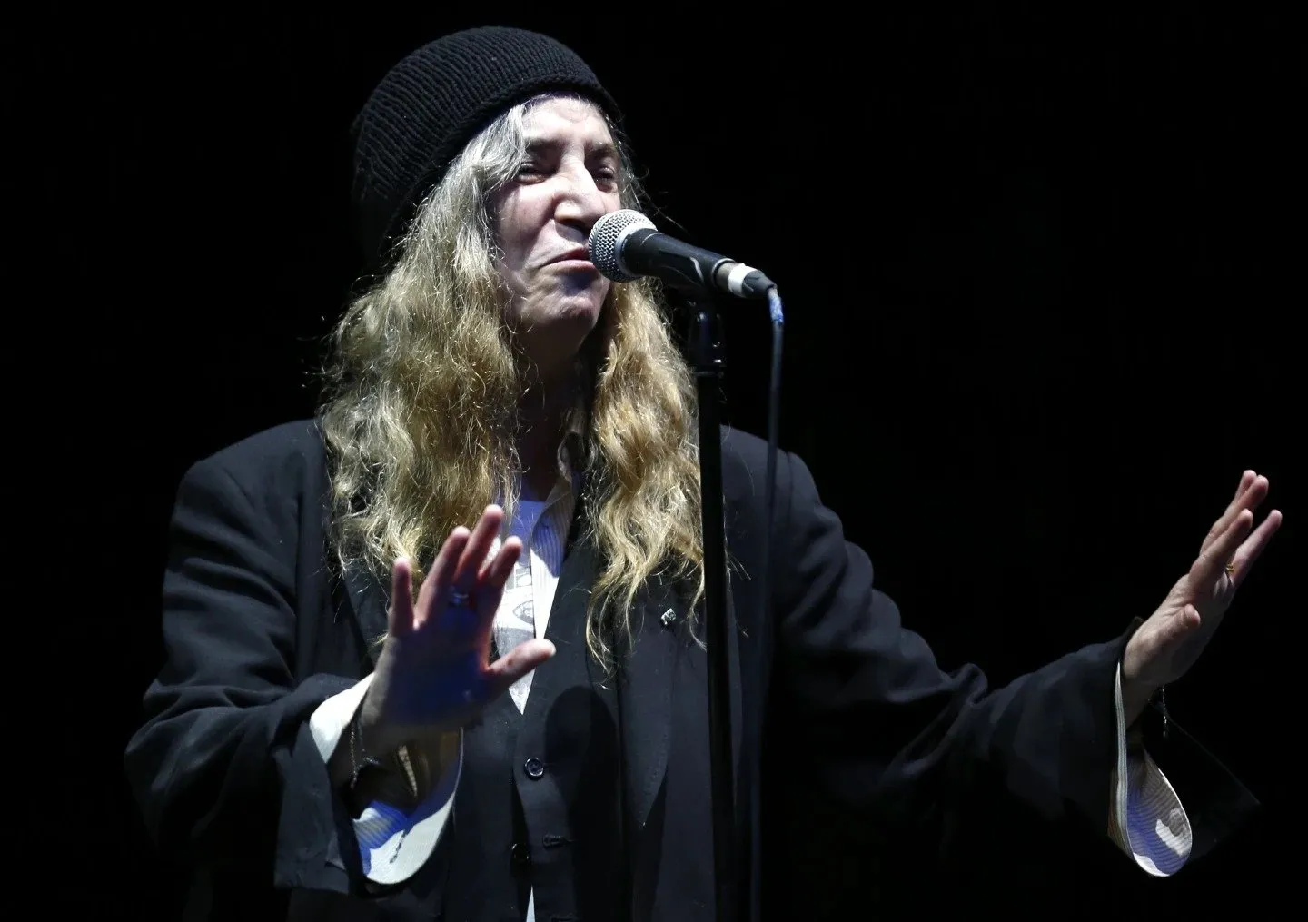 Patti Smith se disculpa por cancelar un espectáculo tras desmayarse en el escenario en Brasil