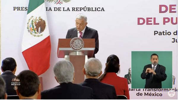 AMLO presume encuesta que le da la aprobación del 72.4% de mexicanos para continuar en la presidencia.