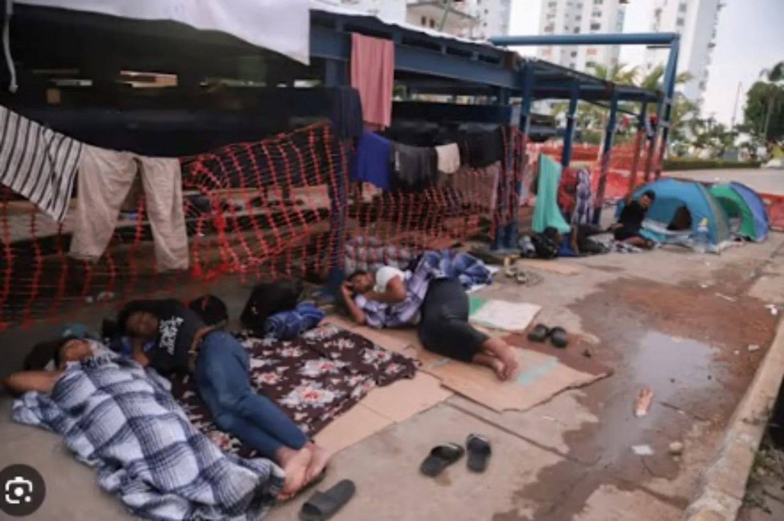 México traslada a migrantes al puerto de Acapulco en su intento de dispersarlos por el país