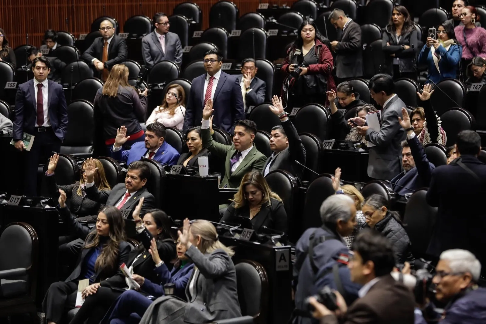 Morena niega "hiperpresidencialismo” con la aprobación de las reformas; “son mandato del pueblo”