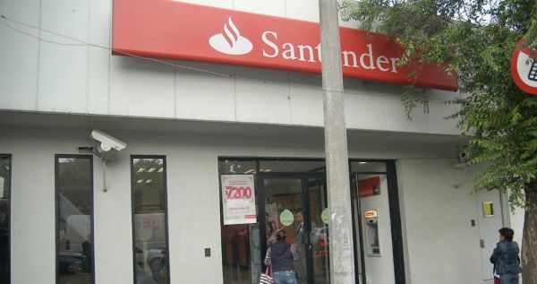 Santander a favor de un cliente por 400 mil pesos.