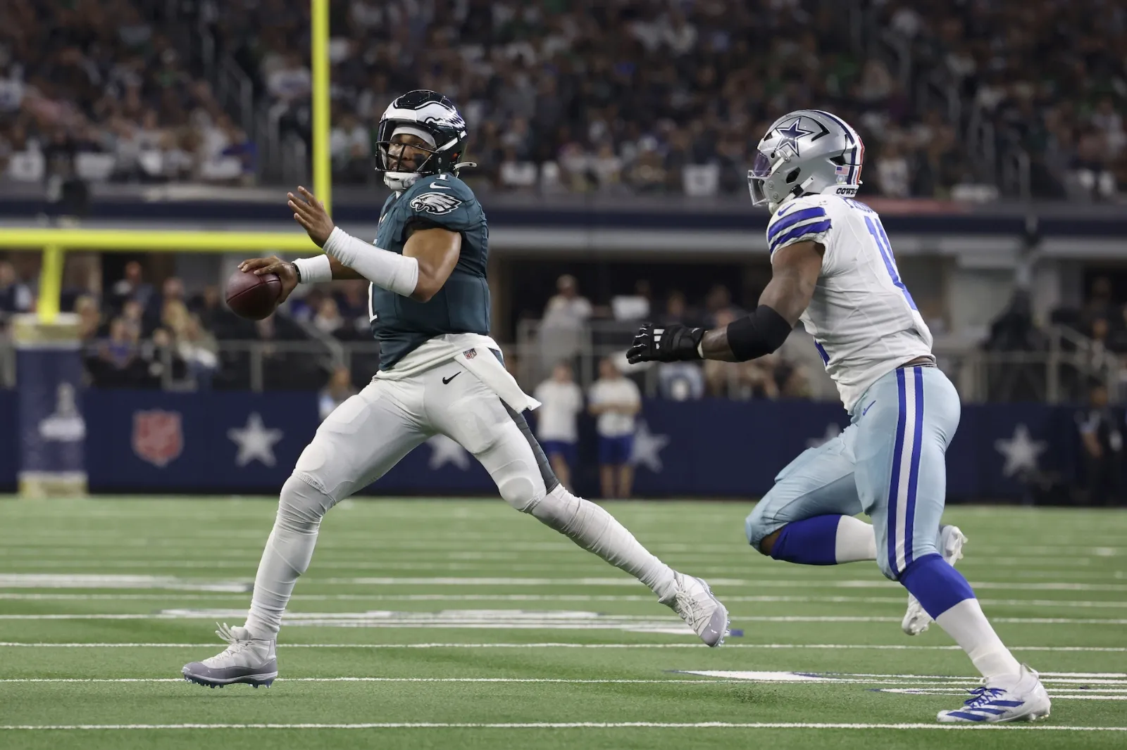 Eagles aplastan 34-6 a unos desacertados Cowboys sin Prescott