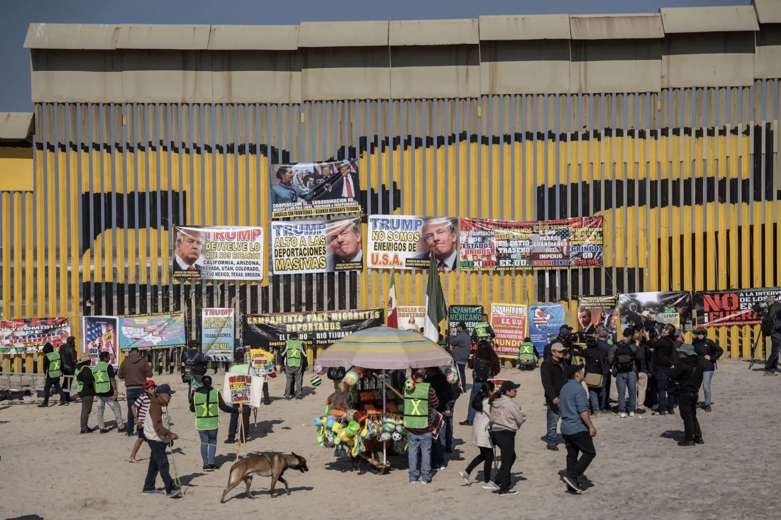 Primer día de Trump deja protestas y varados en garitas de Tijuana