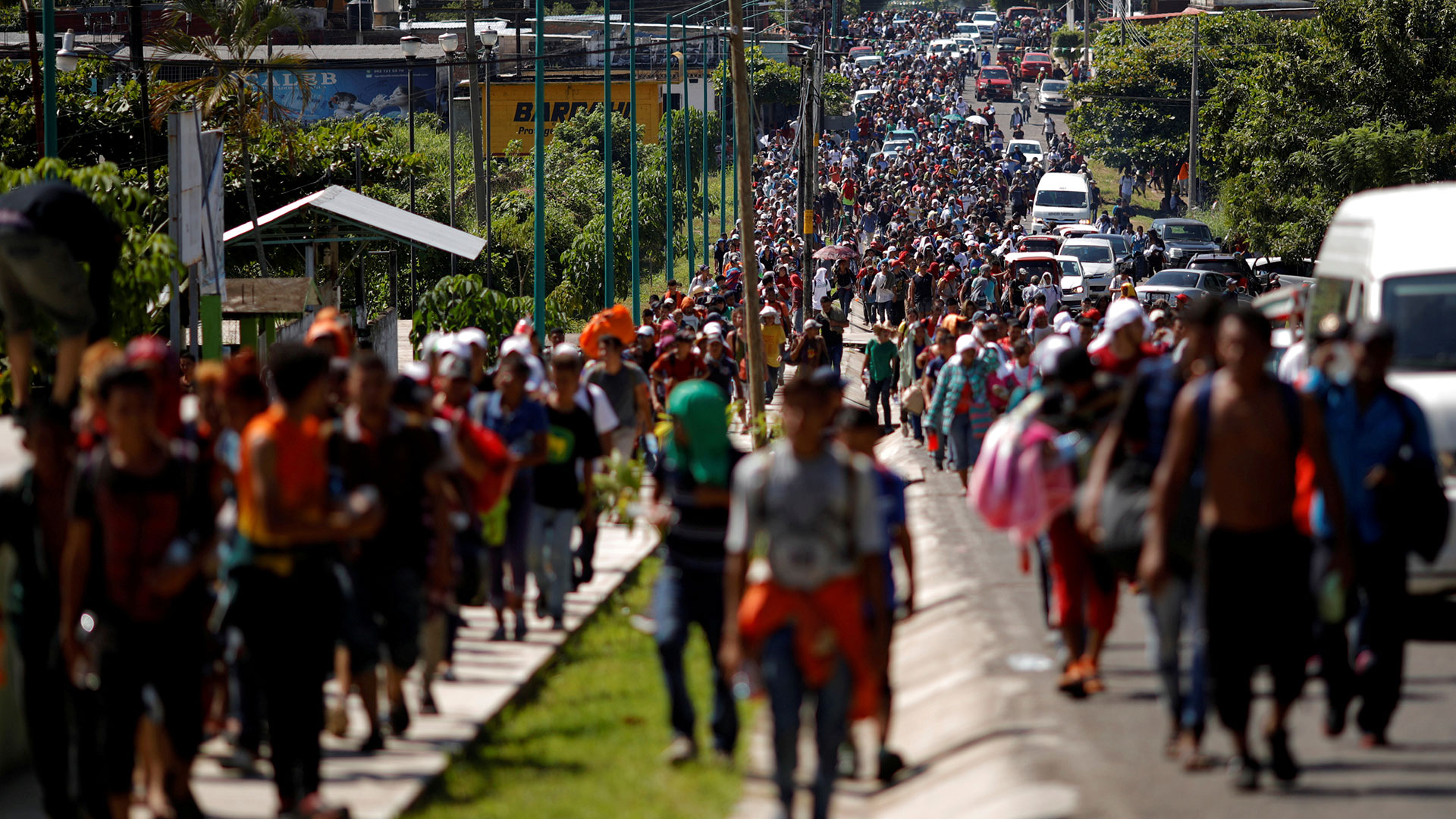 México pide frenar las caravanas migrantes