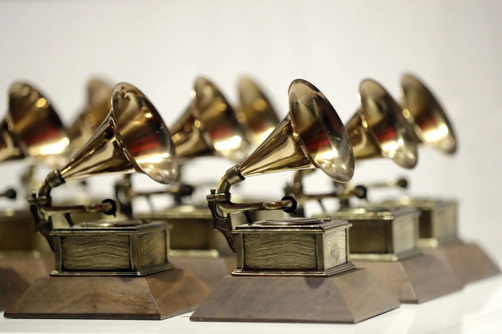 Guía para ver los Grammy: ¿quiénes son los nominados? ¿dónde se transmitirán por streaming?