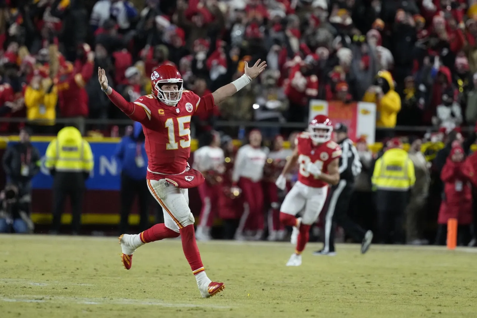 Los Chiefs avanzan a su tercer Super Bowl seguido con más magia de Mahomes al vencer 32-29 a Bills