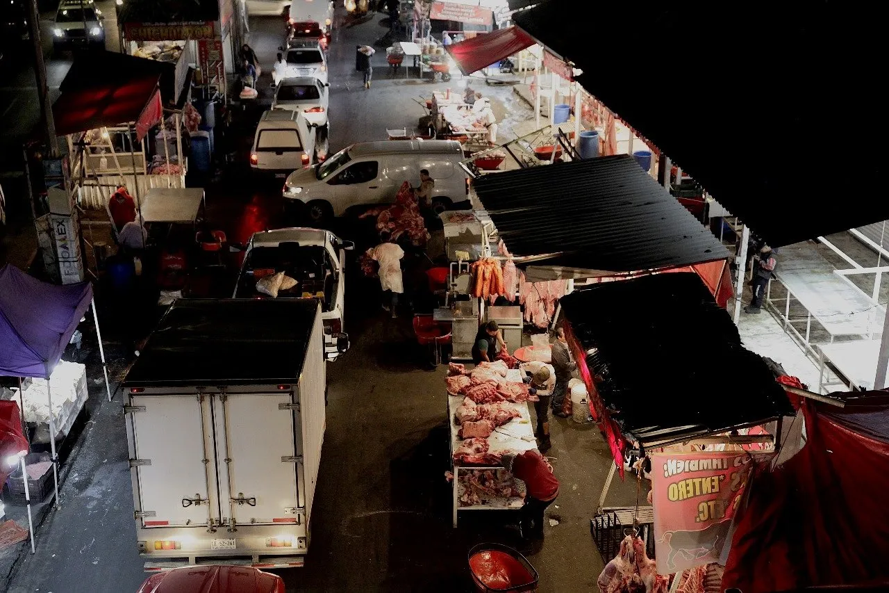 Mercado de cárnicos de San Juan: un jugoso negocio en estado de descomposición