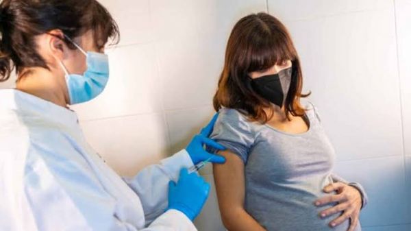 Vacuna covid: Registran reacciones adversas en mujeres embarazadas 