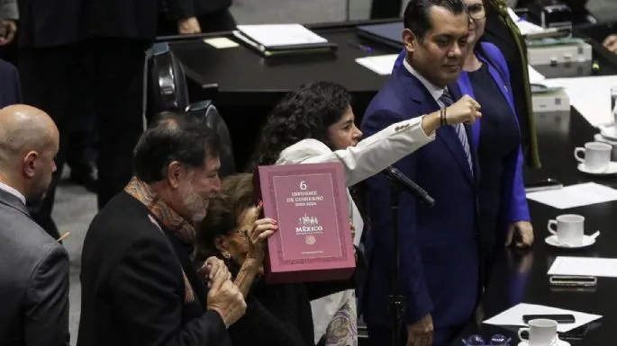 Luisa María Alcalde convierte la entrega del Sexto Informe en mitin morenista