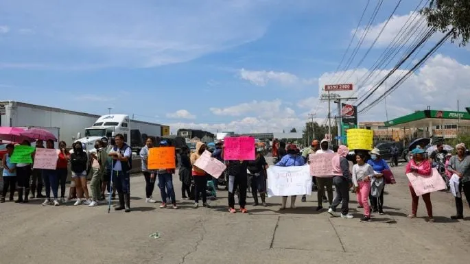 Chalco cumple 18 días bajo el agua; vecinos bloquean por 12 horas la entrada al municipio (Videos)