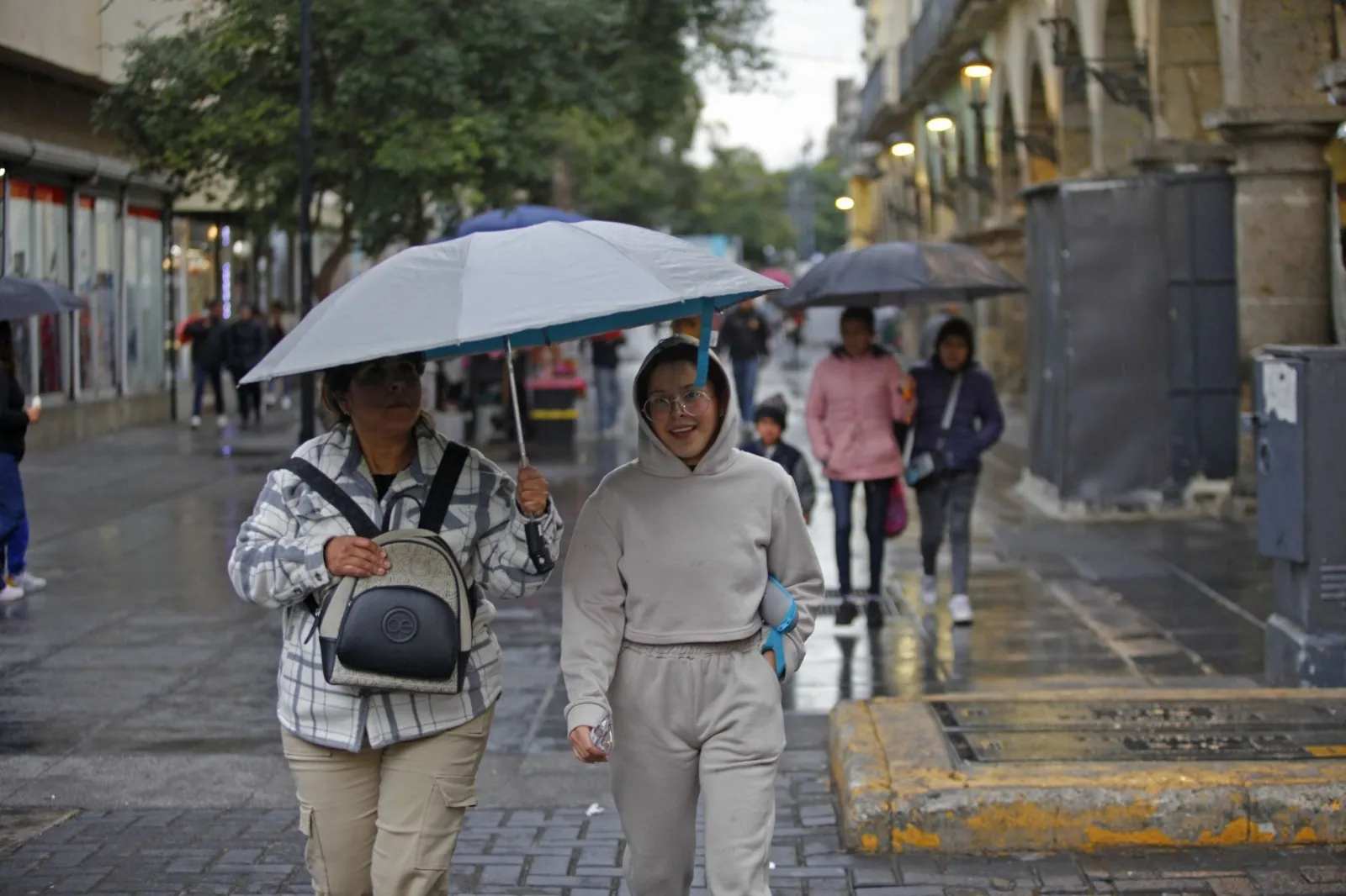 Lluvias, chubascos y calor afectarán a más de 20 entidades este martes 5 de febrero