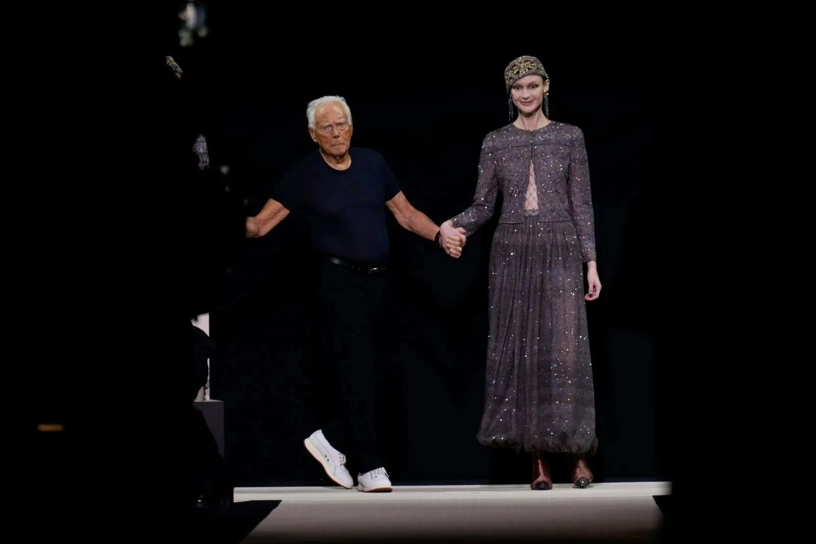 La nueva colección de Giorgio Armani explora las raíces de la marca en un ambiente íntimo