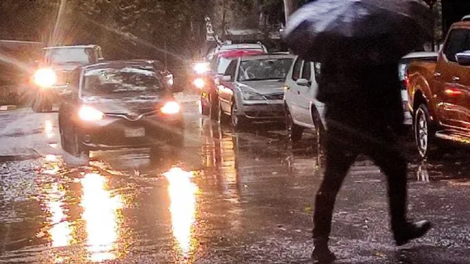 Lluvias e inundaciones hacen estragos en la colonia Condesa, avenida Revolución y Periférico sur