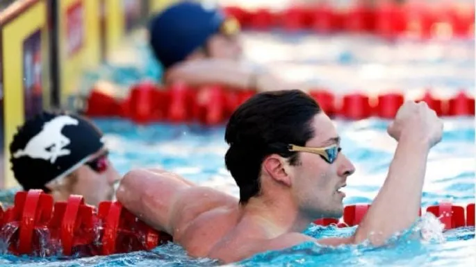 Gabriel Castaño pasa a semifinales de natación 50 metros libres en París 2024