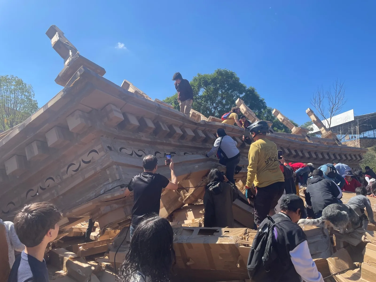 52° FIC: Construcción y destrucción de instalación monumental del Teatro Juárez