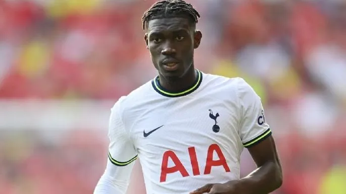 El Tottenham suspendió a Yves Bissouma por inhalar “gas de la risa”