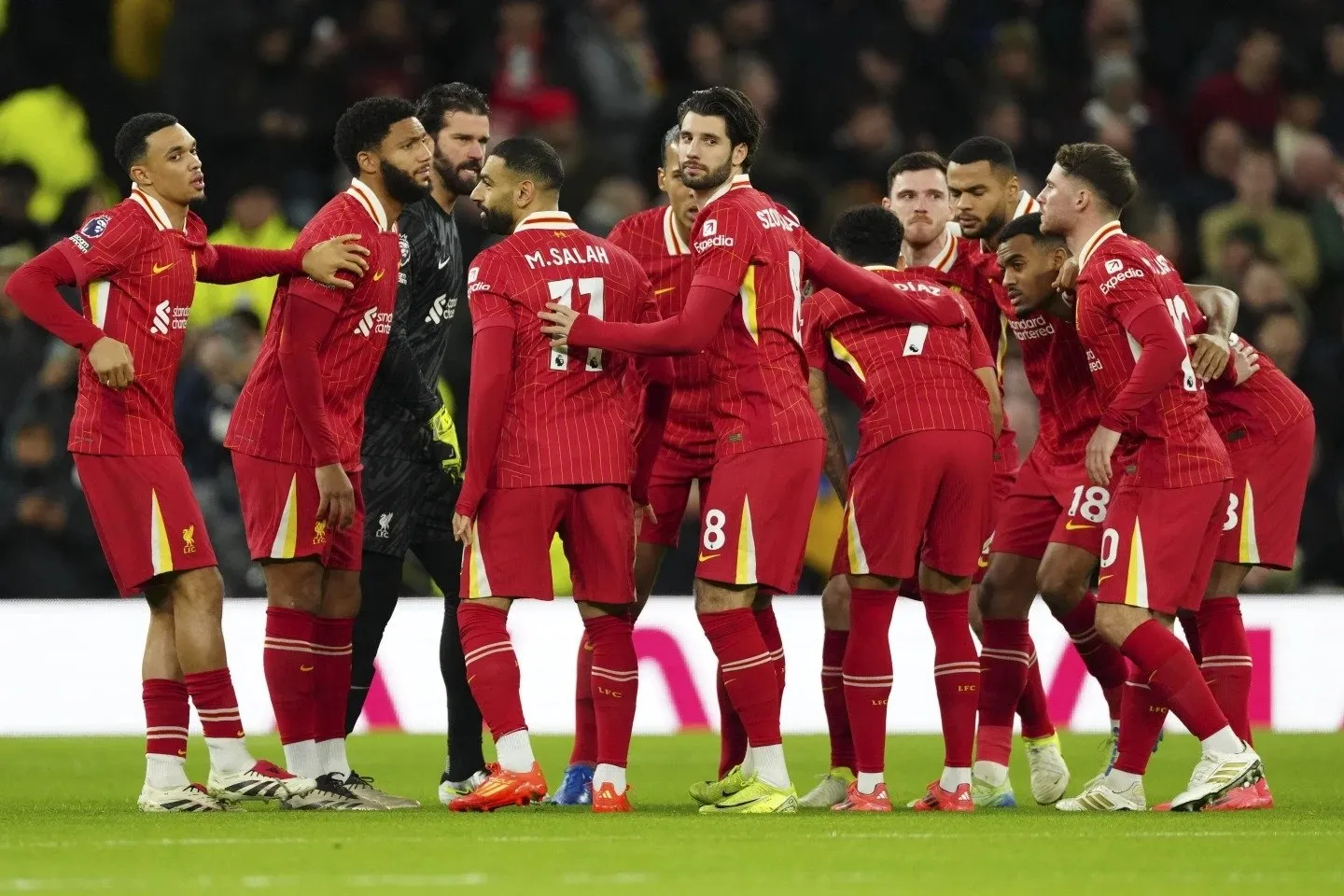 Liverpool golea 6-3 a los Spurs y tiene una ventaja de 4 puntos para liderar la Premier League