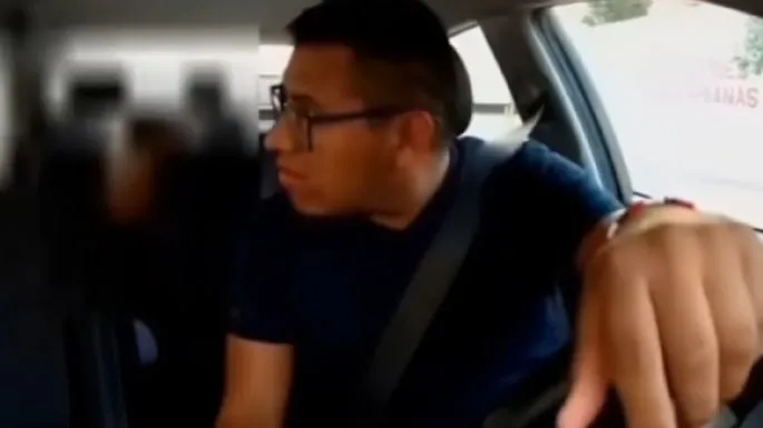 Conductor de Uber rechaza llevar a un niño solo y regaña a la mamá (Video)