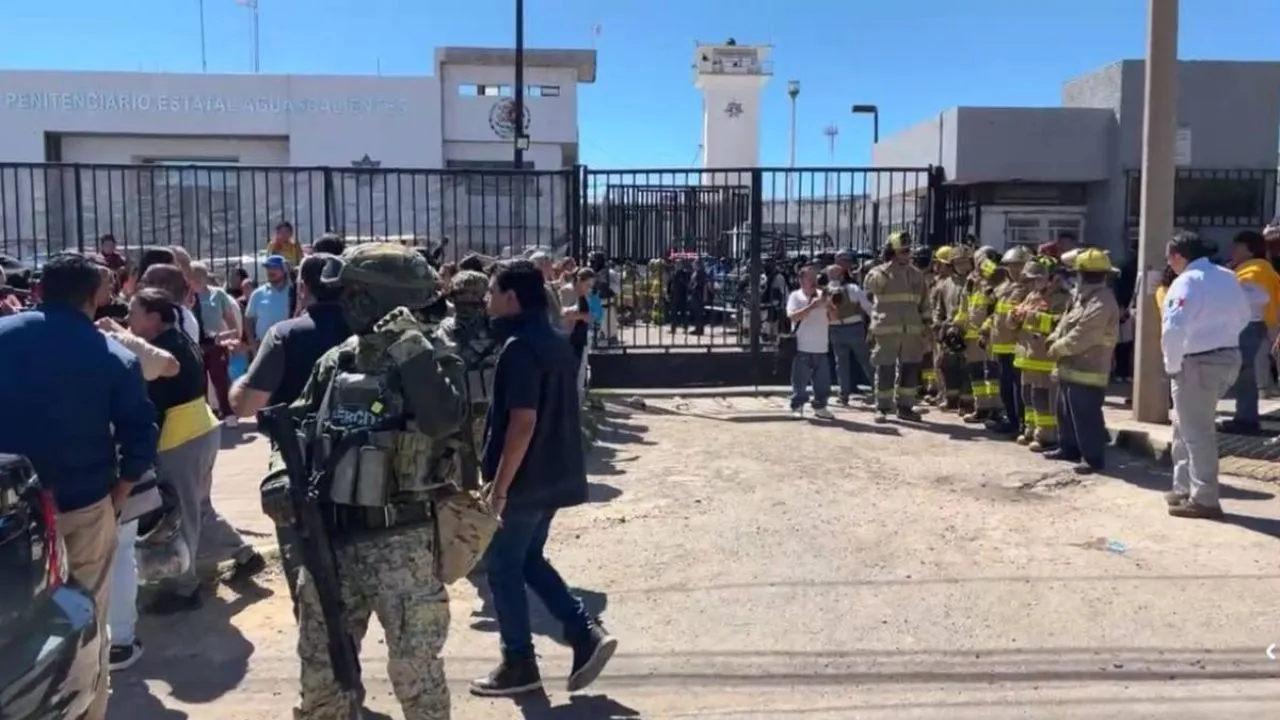 Motín e incendio en Cereso de Aguascalientes deja tres heridos; familiares denuncian cobro de cuotas