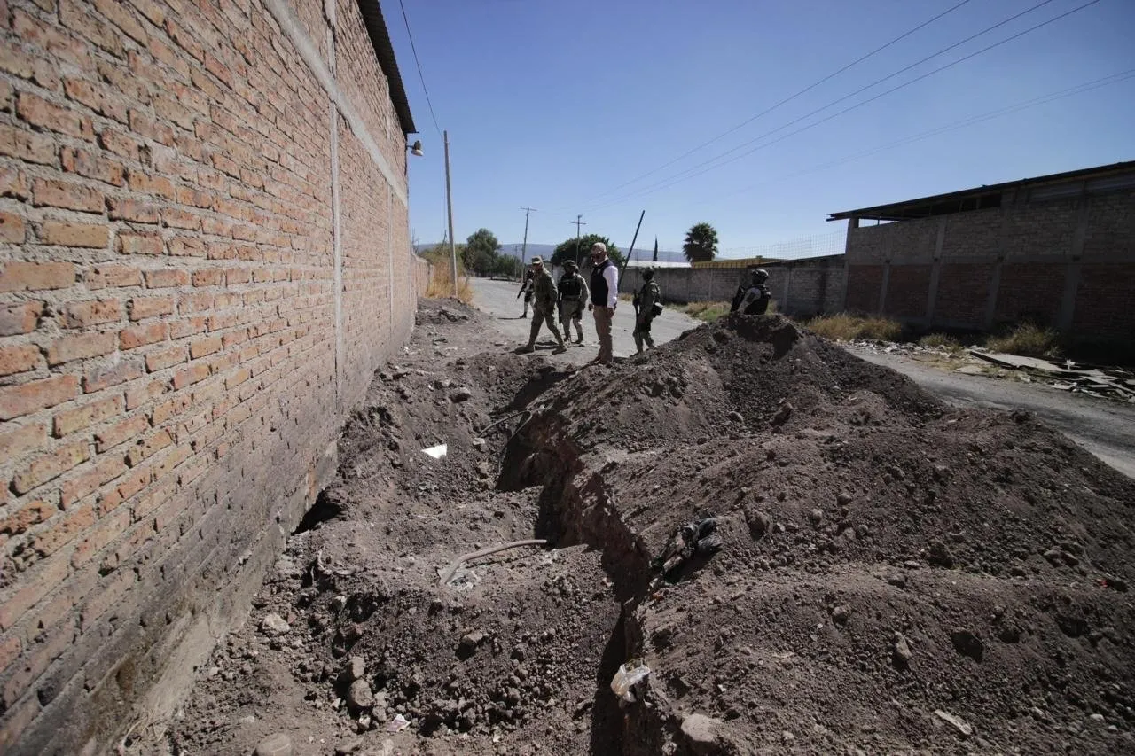 Bodega incendiada en Celaya resultó ser fachada para extraer hidrocarburos